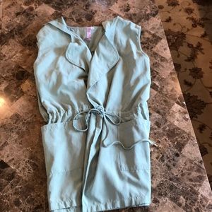NWOT Francesca L Alyssa’s tie waist green vest.